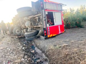 antalyada itfaiye aracinin devri sonucu 2 itfaiye eri yaralandi 7BHHYwk8.jpg