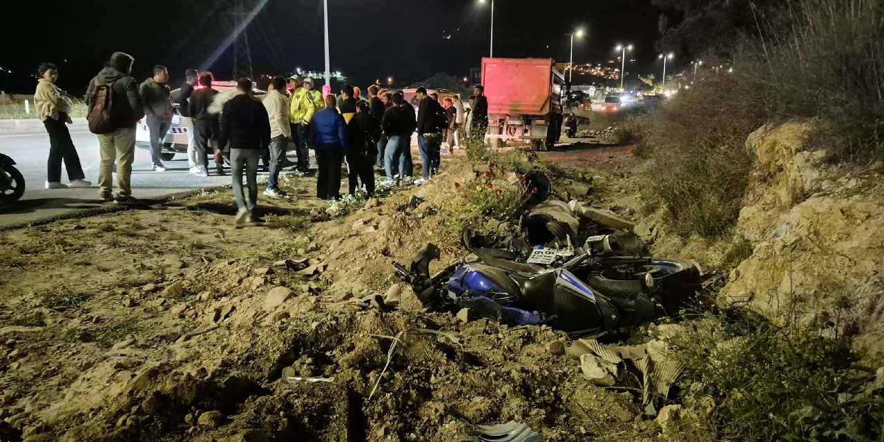 hafif-ticari-aracla-carpisan-motosikletin-surucusu-hayatini-kaybetti-QIhb3tAi