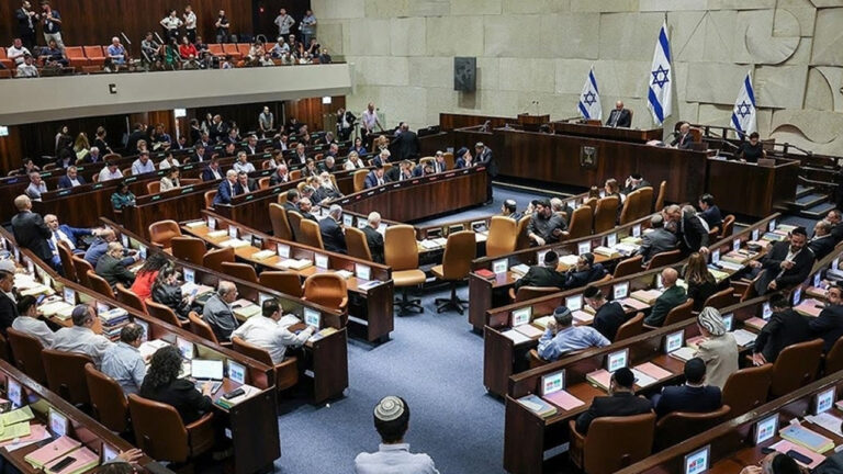 israil-meclisinde-filistinli-milletvekiline-asiri-sagcilardan-mudahale-TKM7CgmG
